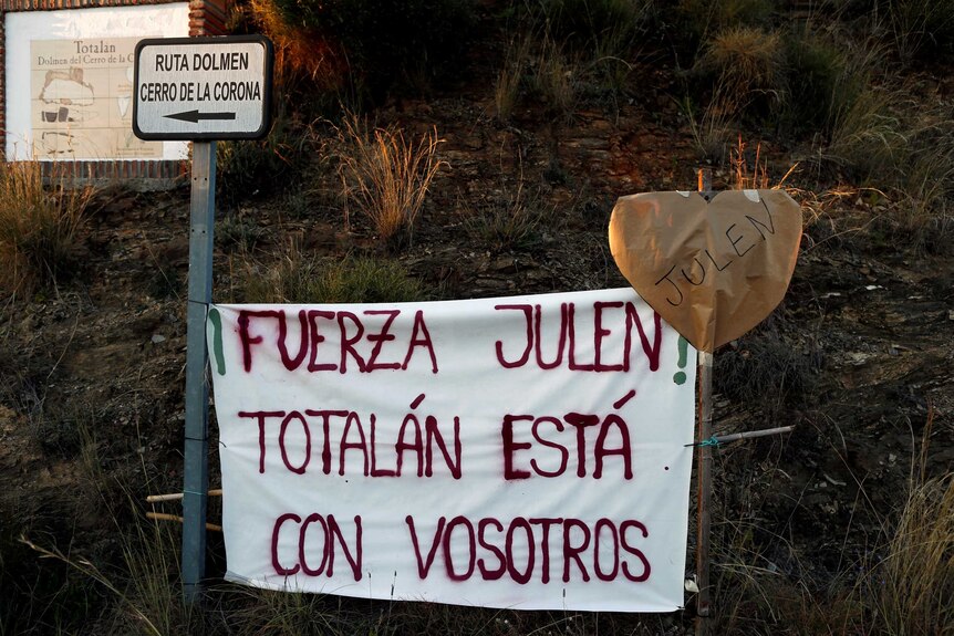 A banner near the site of the well reads "Be strong, Julen. Totalan is with you."