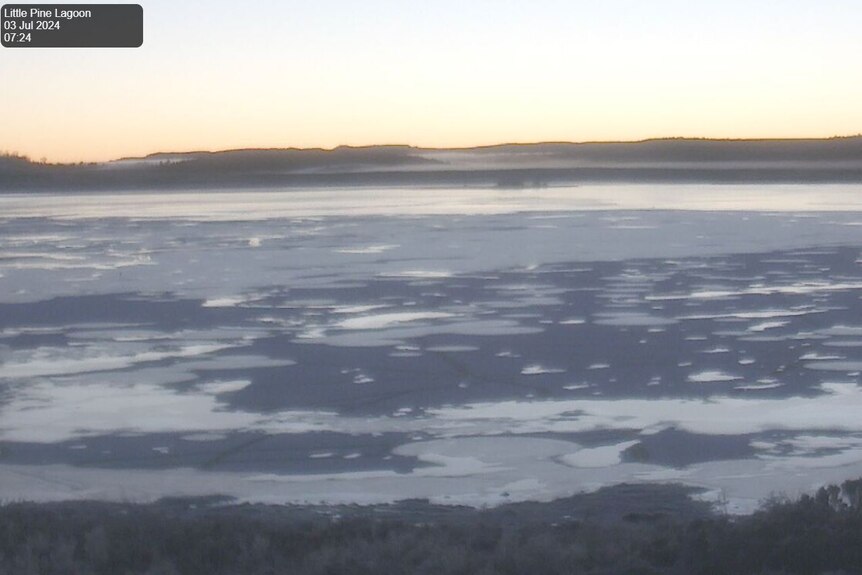 Frozen lake webcam