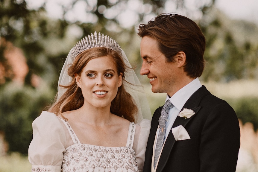 A wedding photo of Princess Beatrice and Edoardo Mapelli Mozzi.