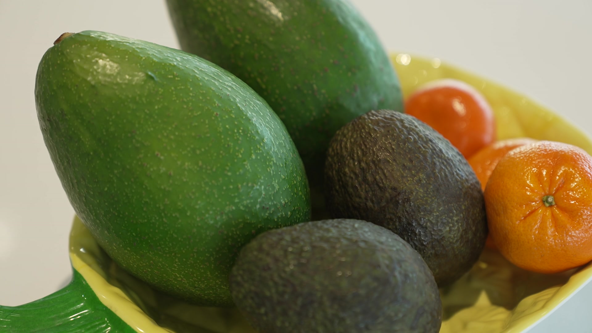 VIDEO: Super Sized: New variety of giant avocados - ABC News & Headlines – Australian Broadcasting Corporation