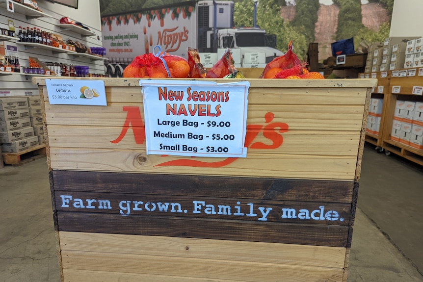 A crate of navel oranges with the words Nippy's
