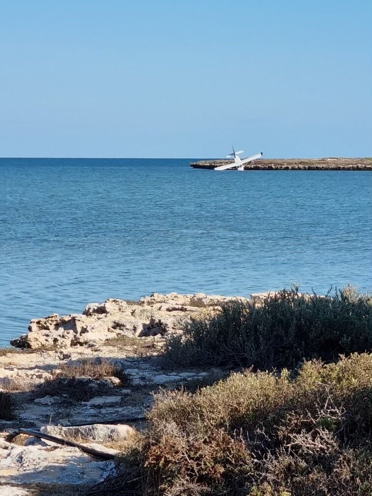 Seven people escape injury in Abrolhos Islands plane crash - Vimarsana News