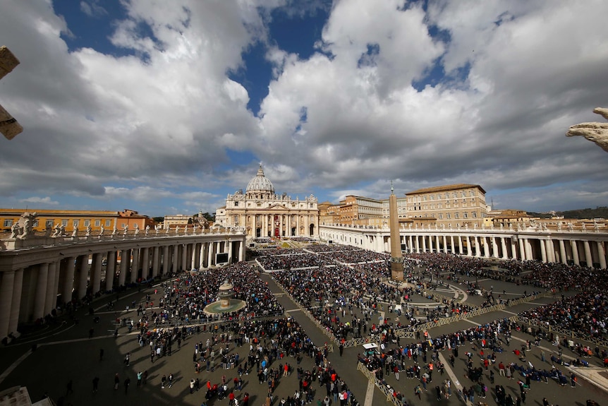 An aerial shot of the crowd in St Peter's square