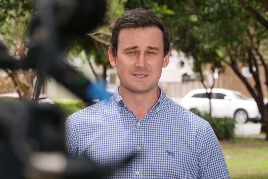 Ministro da Habitação, Sam O'Connor