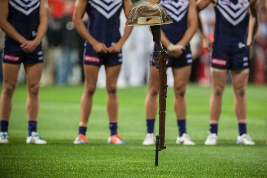 Fremantle players pay Anzac respects