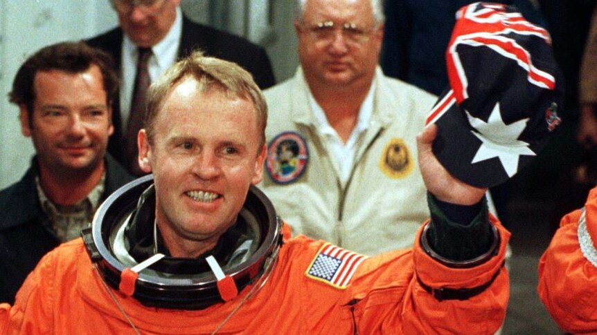 Astronot Andy Thomas dari Adelaide menerbangkan pesawat ulang-alik pertamanya pada bulan Mei 1996.