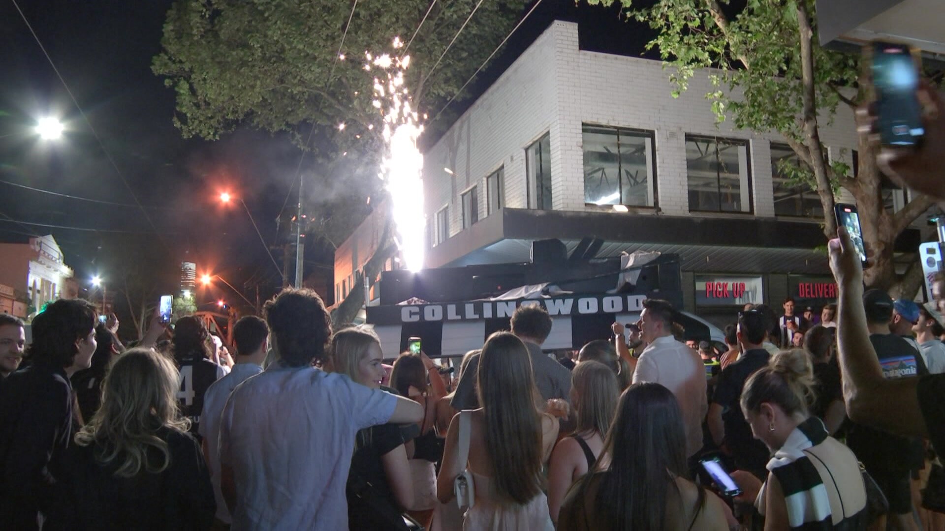 Collingwood Fans Across Melbourne And Australia Celebrate Nail-biting ...