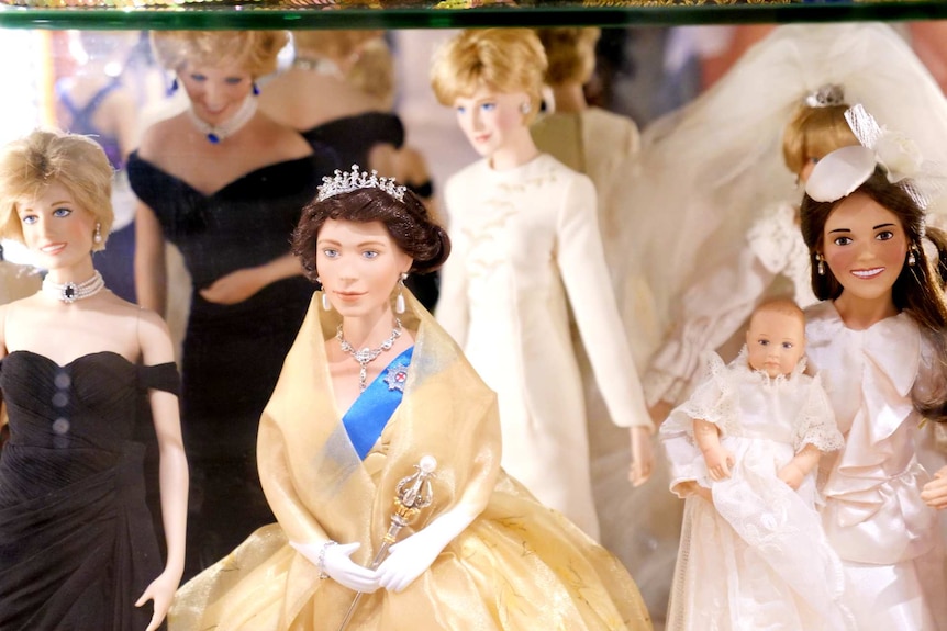 Princess Diana, Queen Elizabeth and Duchess of Cambridge Kate Middleton depicted as China dolls.