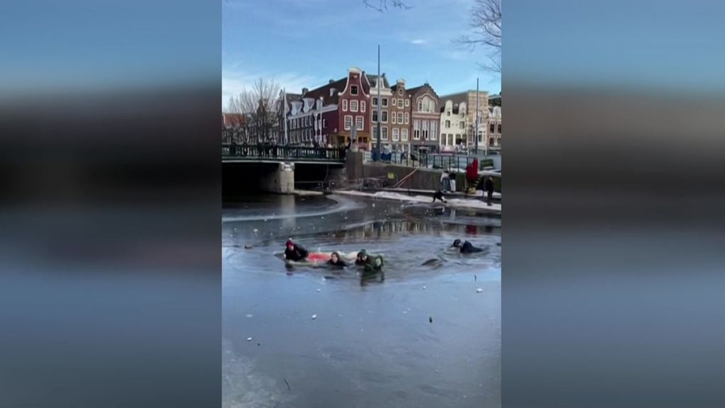 Skaters dragged from Amsterdam canal after falling through thin ice ...