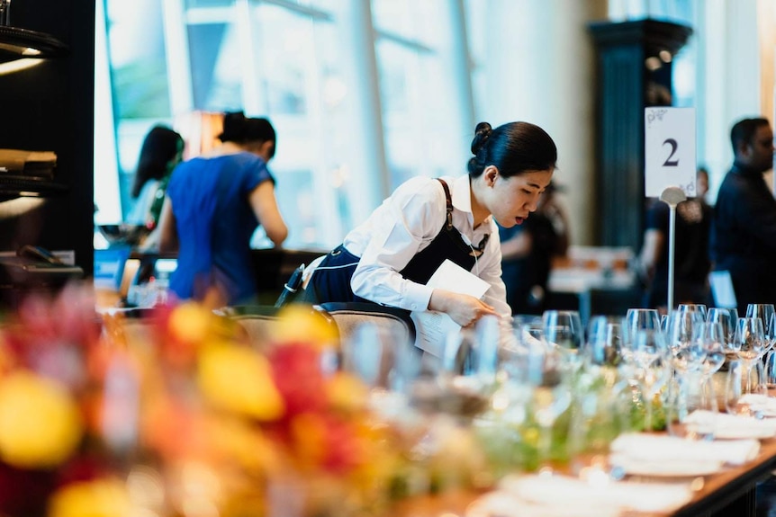 Women serves table