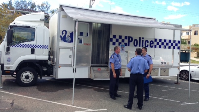 Mobile police unit at Mullaloo Beach 05/04/2013