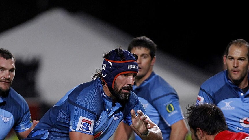 Matfield meets the defence