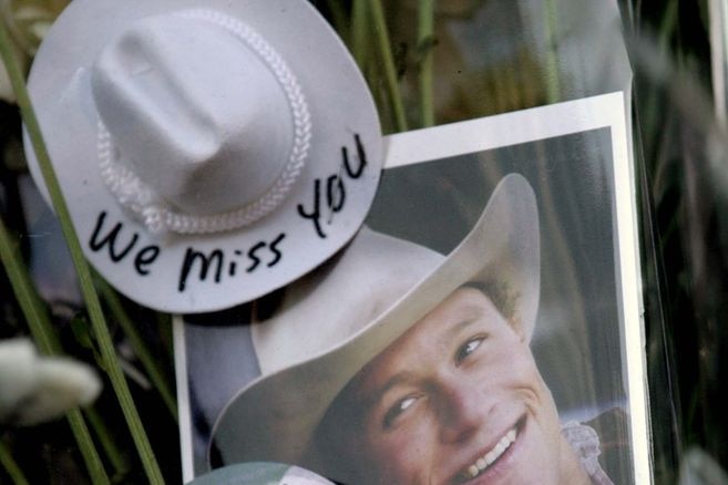 Fans leave memorials for Heath Ledger