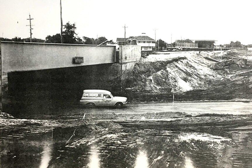 Black and white image of Bayswater rail bridge in 1969
