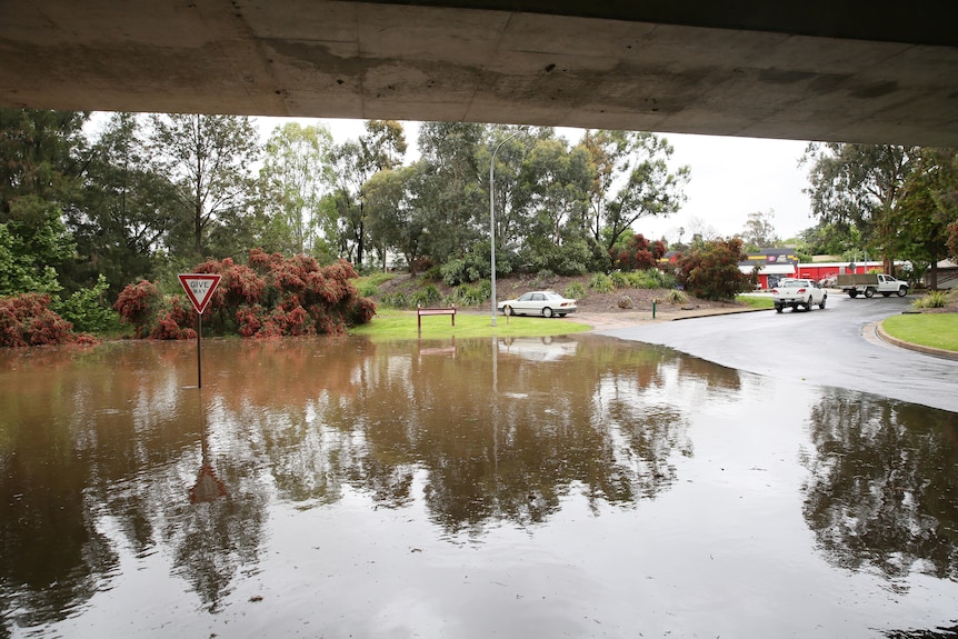 Floods at Cowra, Lachlan River