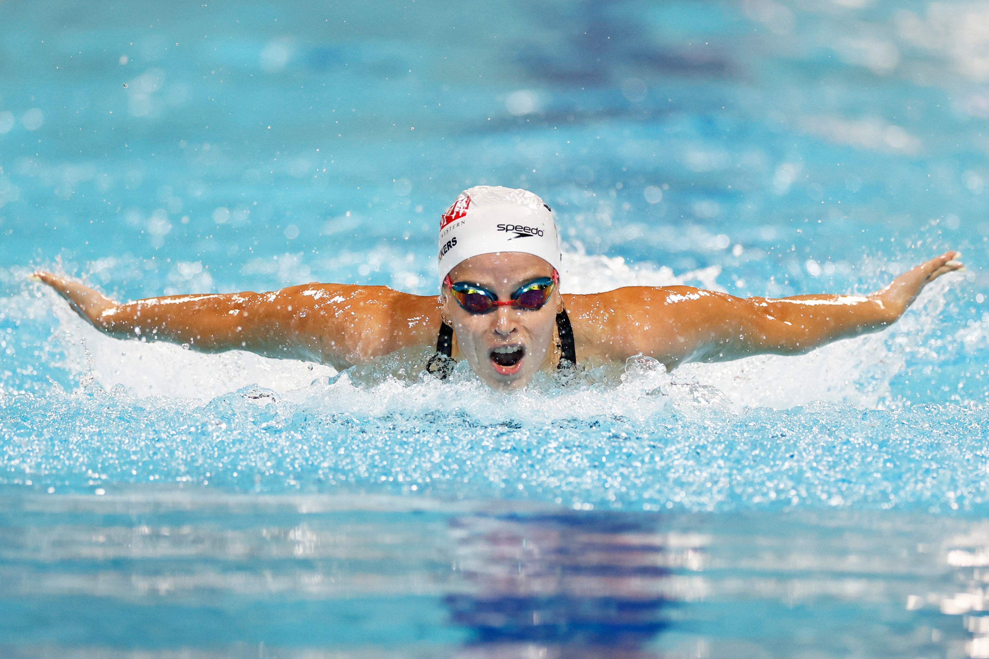 Elizabeth Dekkers swims butterfly