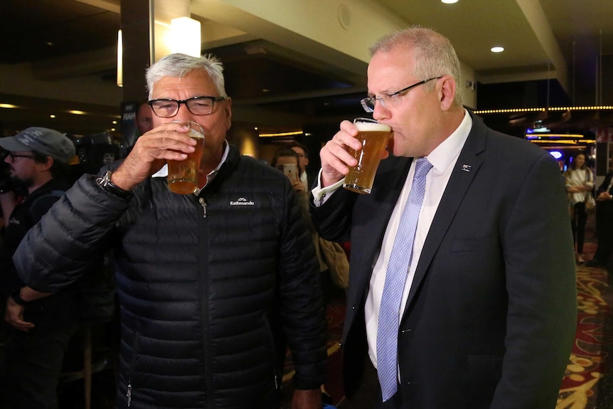 Warren Mundine and Scott Morrison have a beer in a pub.