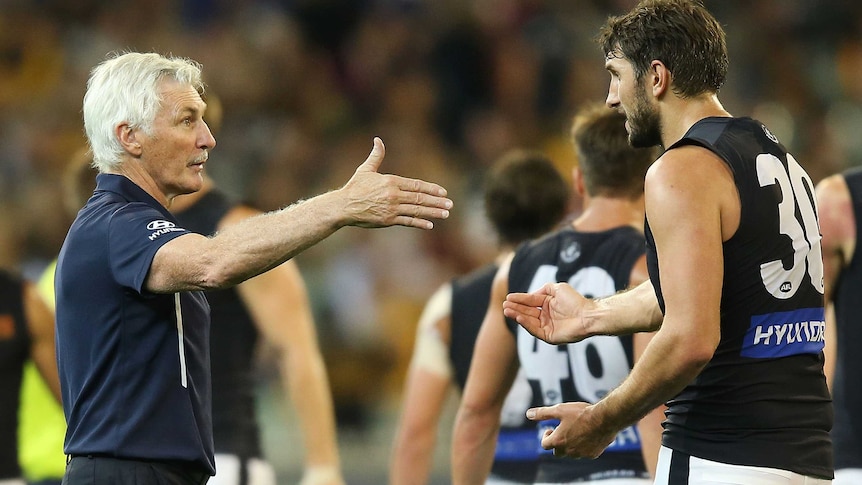 Blue coach Mick Malthouse gestures to Jarrad Waite during Carlton's round two match with Richmond.