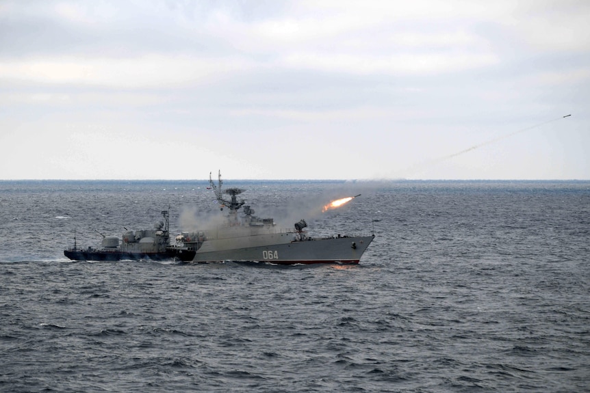 Navires de guerre vus sur la mer Noire 