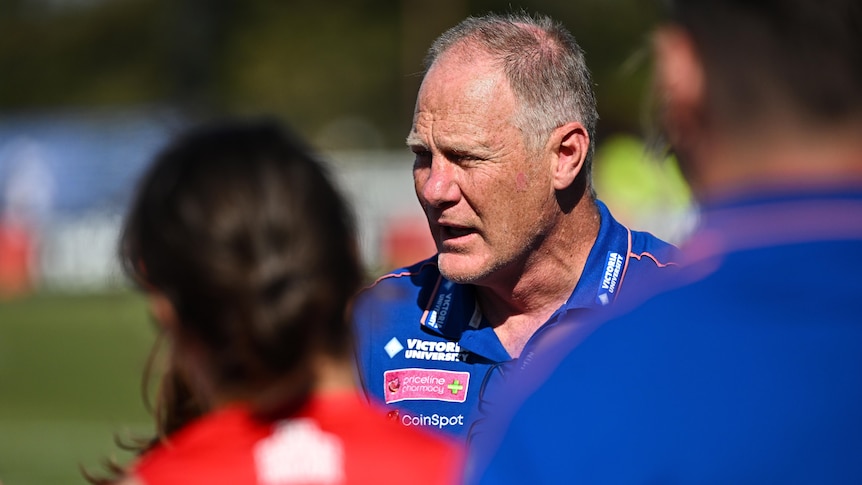 Western Bulldogs AFLW coach, Nathan Burke, talks to players