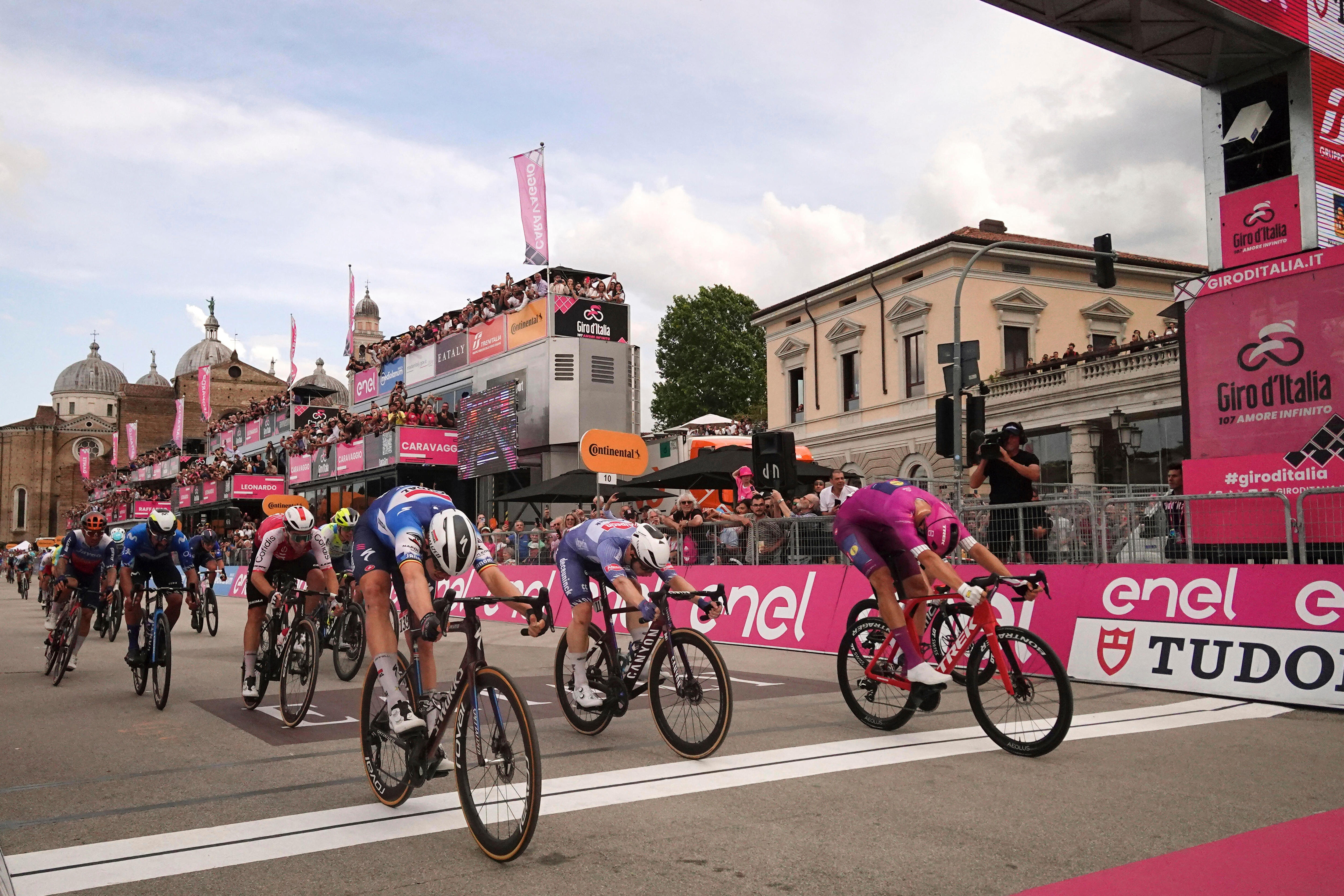 Kaden Groves finishes third on Giro d'Italia stage 18 - Vimarsana News