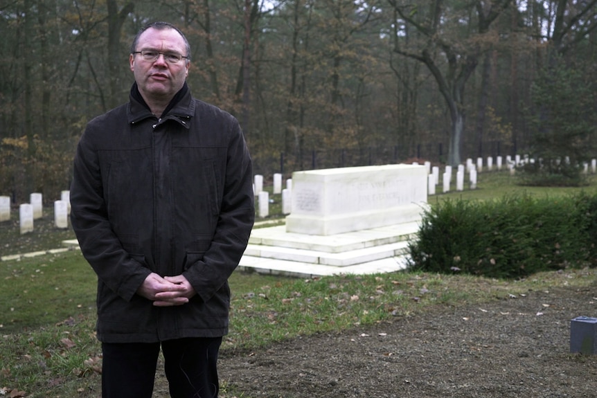 Silvio Fischer at the graveyard for WW1 soldiers at Wünsdorf.