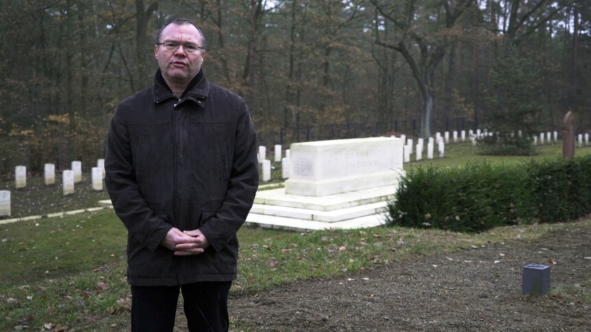Silvio Fischer at the graveyard for WW1 soldiers at Wünsdorf.