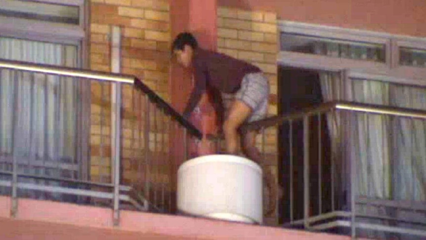 Police warn schoolies to stop balcony hopping