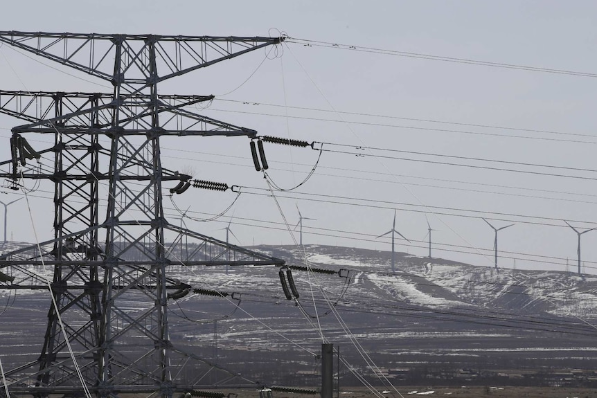 长沙供电公司新闻发言人说，风力发电受到冰冻影响。