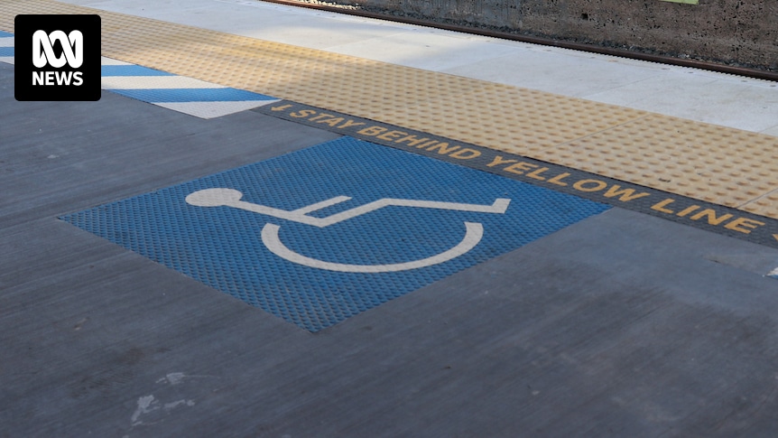 Un homme tombe d’un fauteuil roulant sur la voie ferrée à la gare de Toombul, les trains sont retardés sur tout le réseau de Brisbane