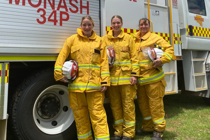 A family of CFS volunteers standing in front of a CFS truck.