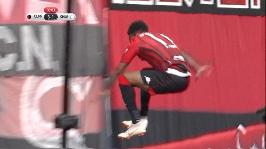 Goalscoring Celebration Goes Wrong In J League As Anderson Lopes Misjudges Gap Abc News