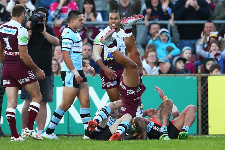 Jorge Taufua scores for Manly against Cronulla