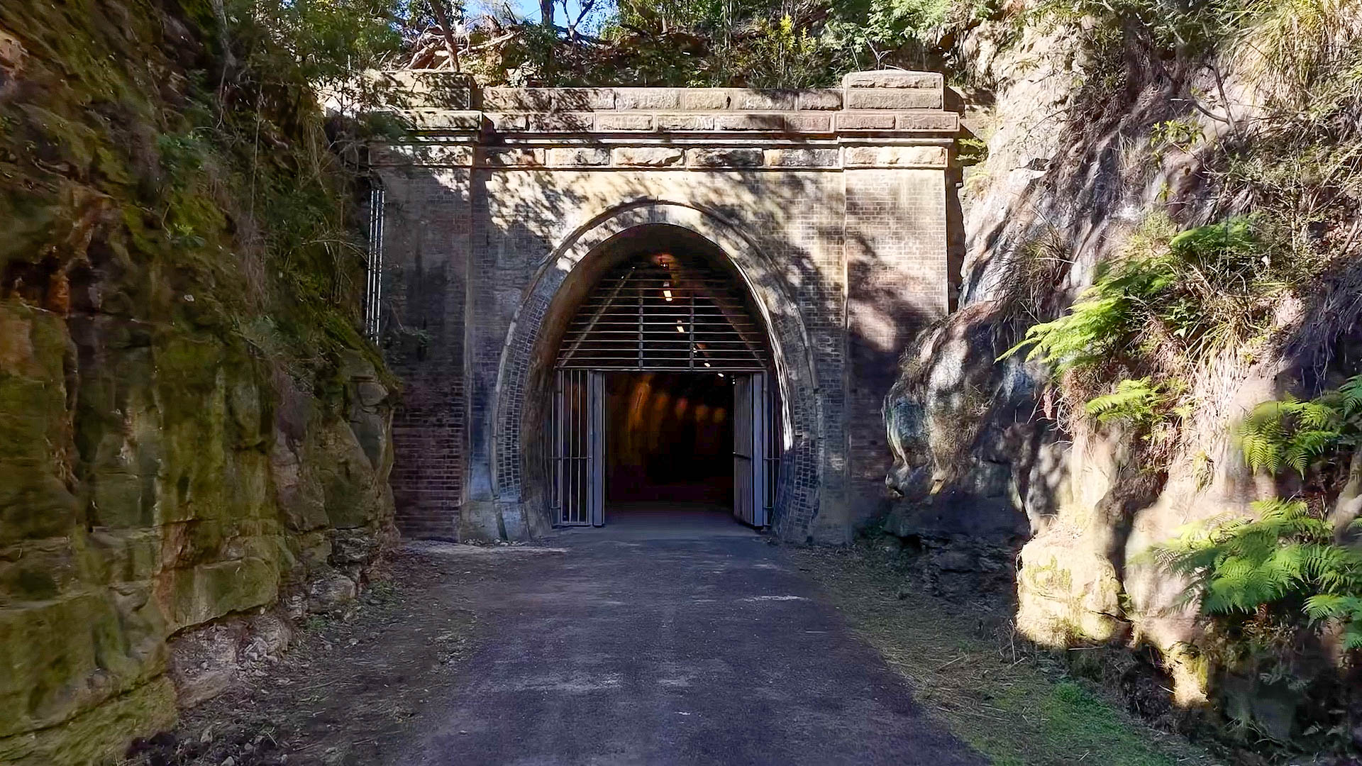 Calls to permanently open historic tunnel in Sydney's Blue Mountains