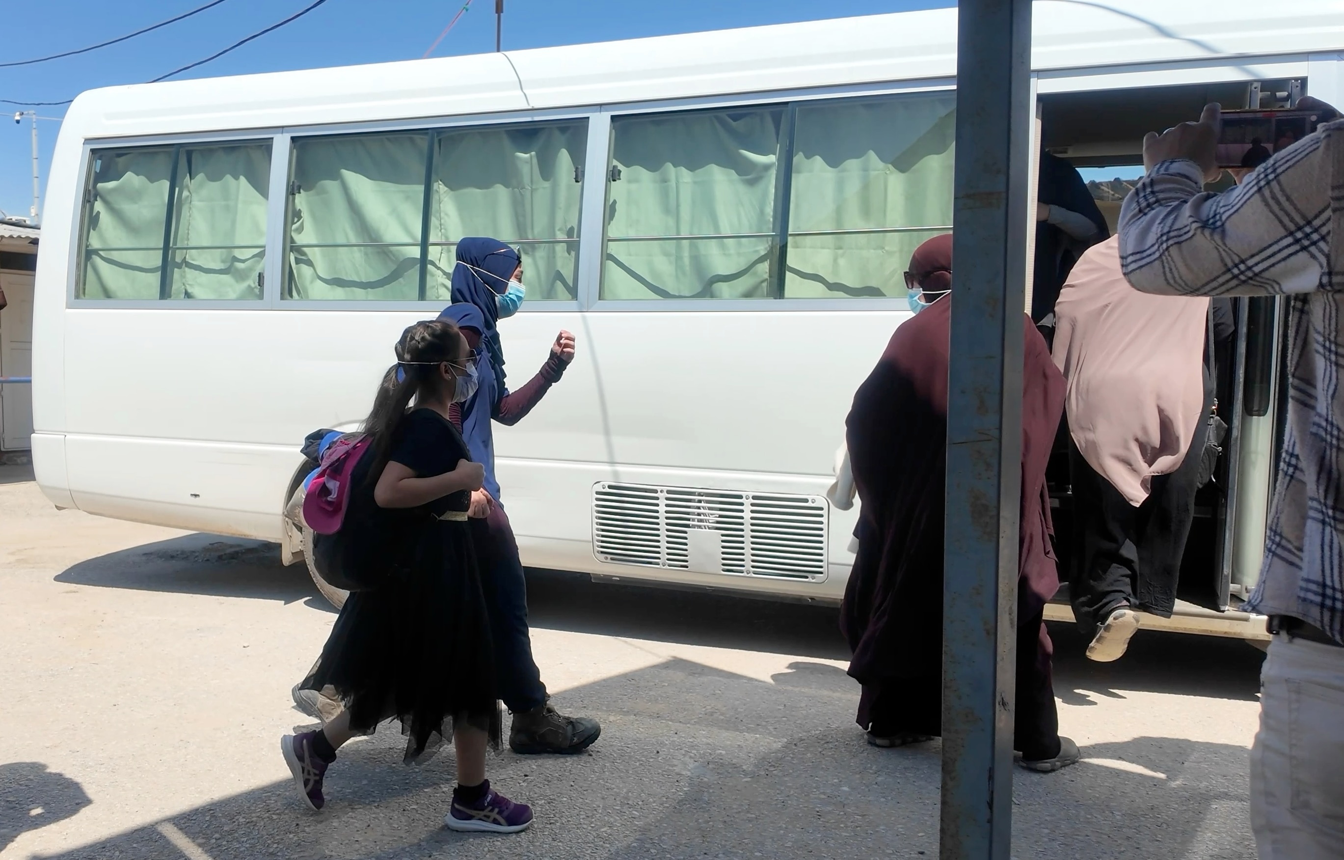 ISIS-linked families leave Syrian refugee camp to travel home to Australia