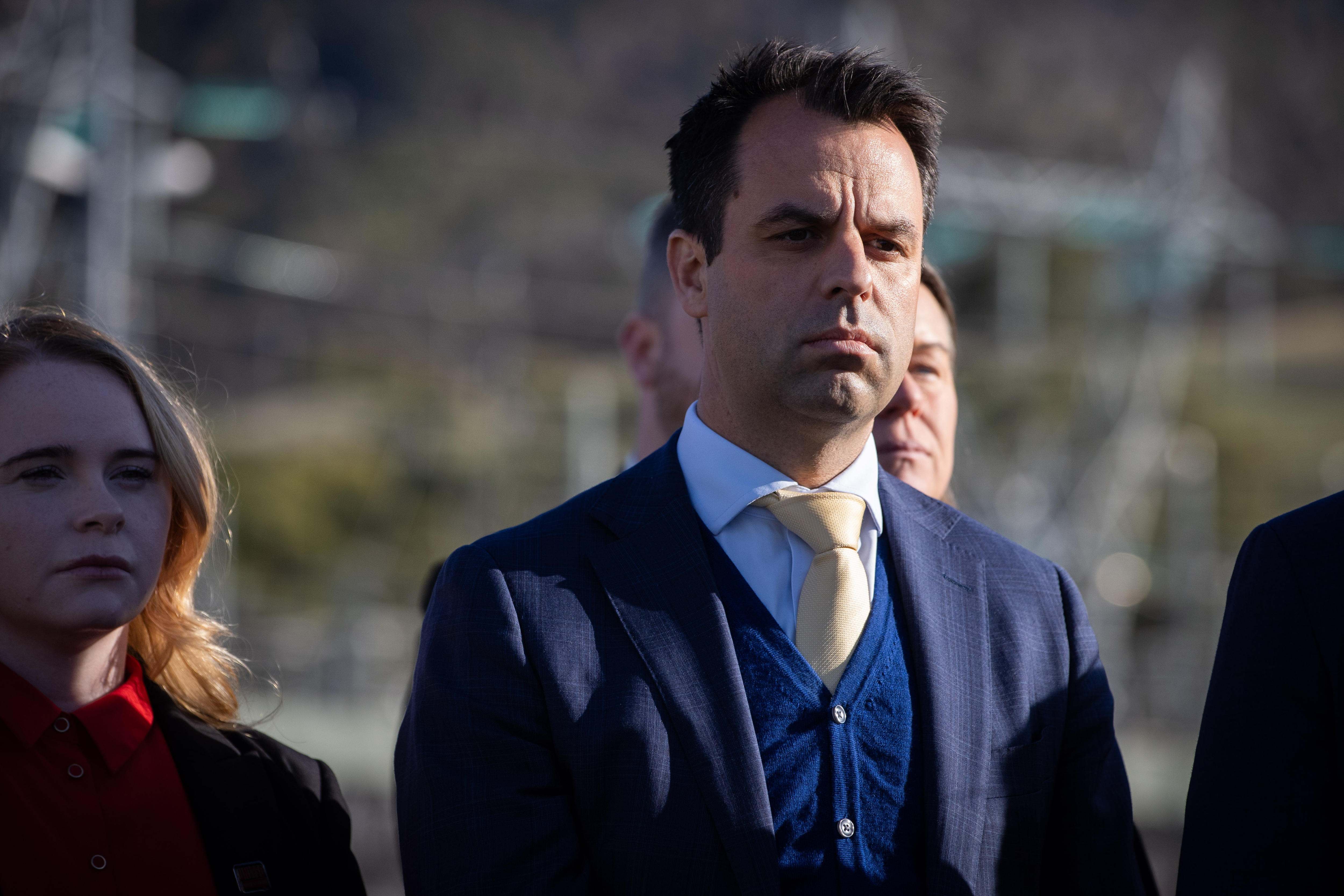   Josh Willie en una conferencia de prensa.