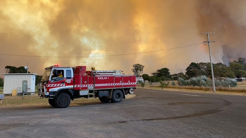 Mises à jour sur les feux de brousse : avertissements d’incendie à Victoria et en Tasmanie alors que les températures montent en flèche
