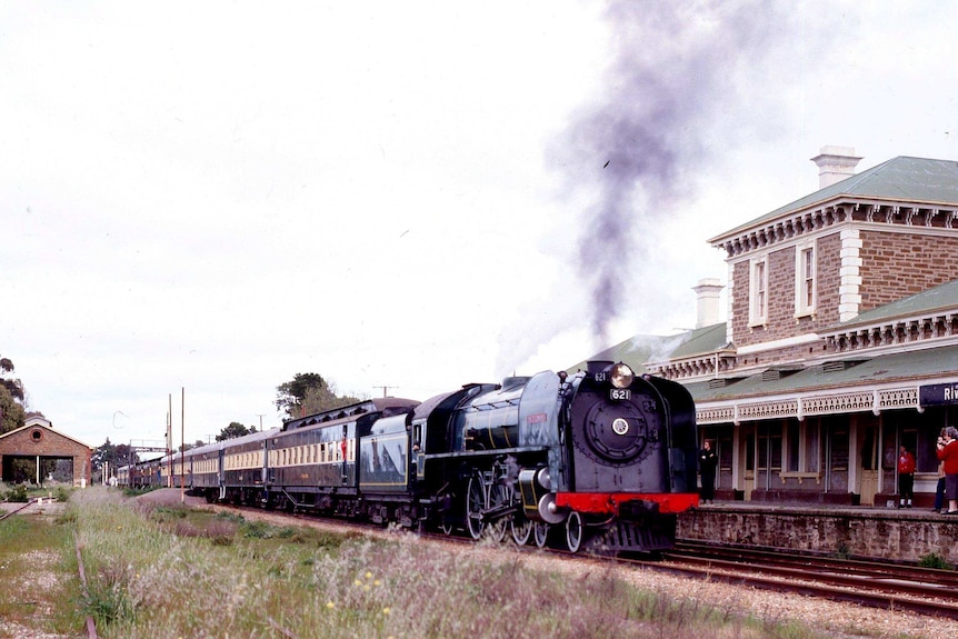 An old steam train at Riverton railway station.