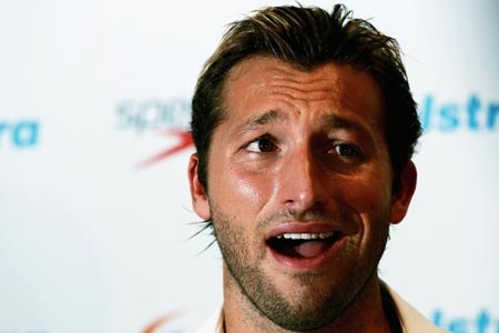 Retirement ... Ian Thorpe speaks to reporters in Sydney (Getty Images)