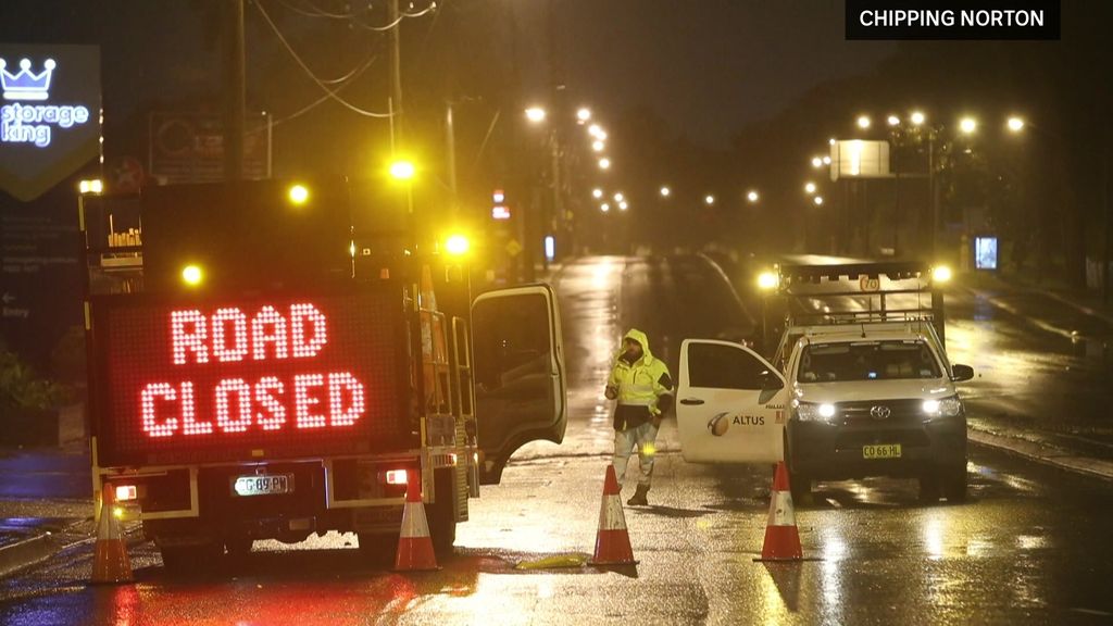 Torrential rain batters Sydney - ABC News