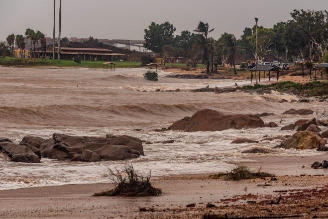 Cyclone Veronica brings swell to Dampier