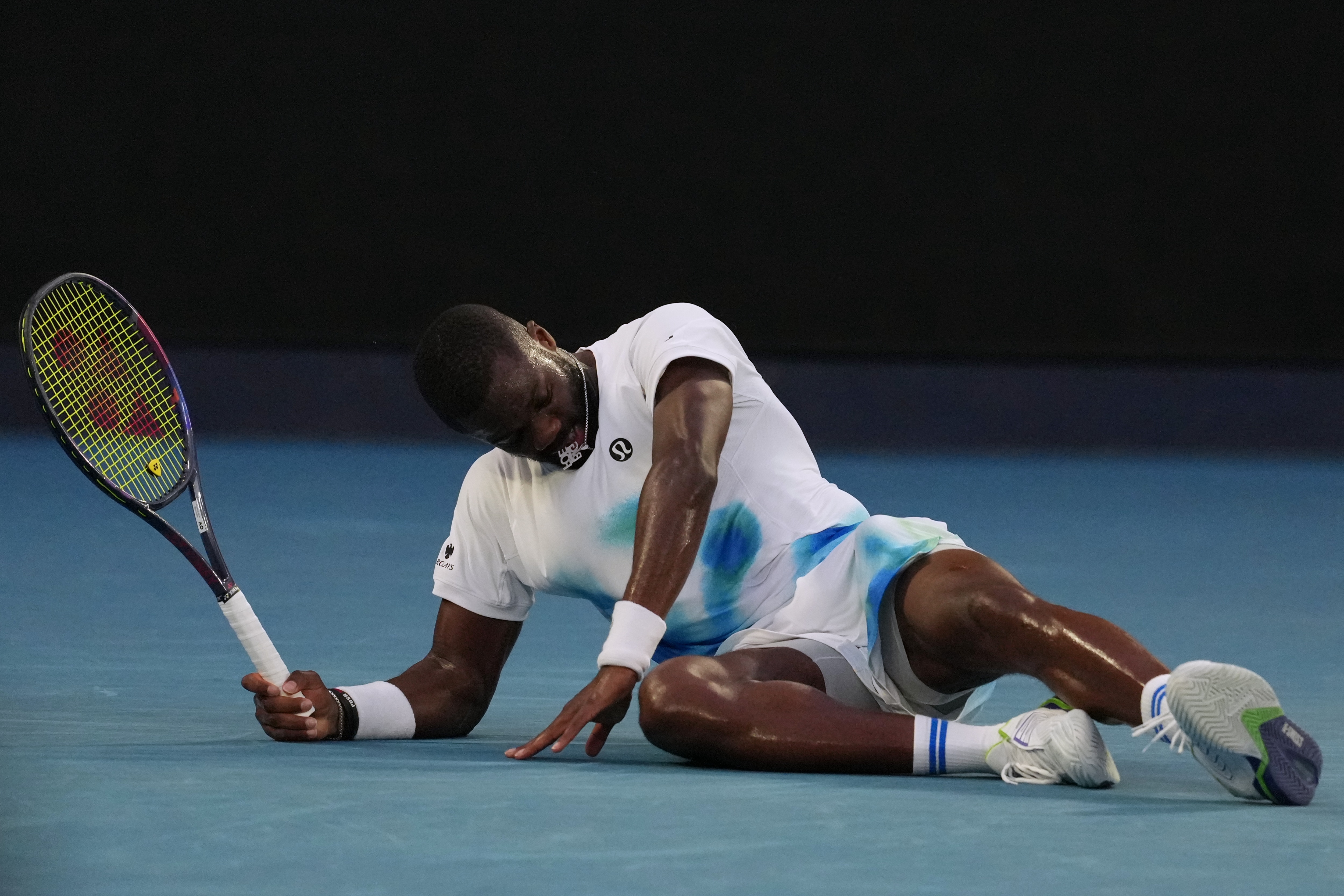 Frances Tiafoe está em quadra no Aberto da Austrália.