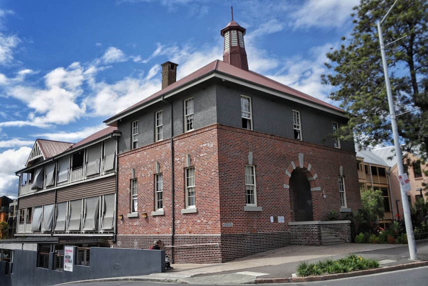 An external photo of Roma House in Spring Hill