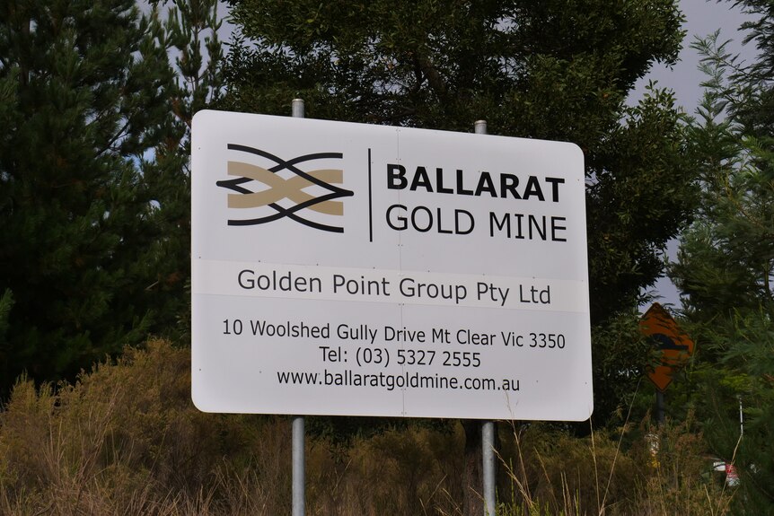 a sign to the entrance of the Ballarat Gold Mine 