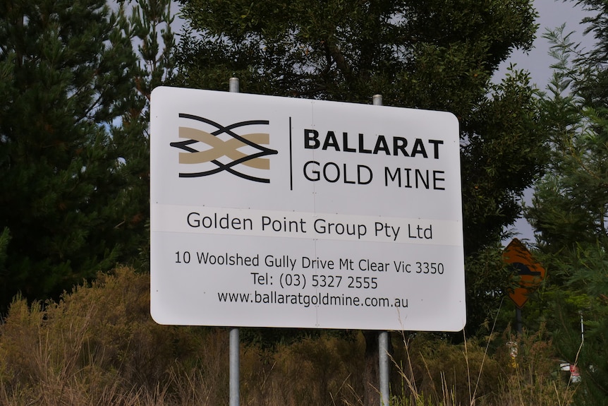Un cartel a la entrada de la mina de oro Ballarat. 