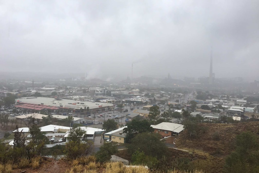 Heavy rain falls across Mount Isa