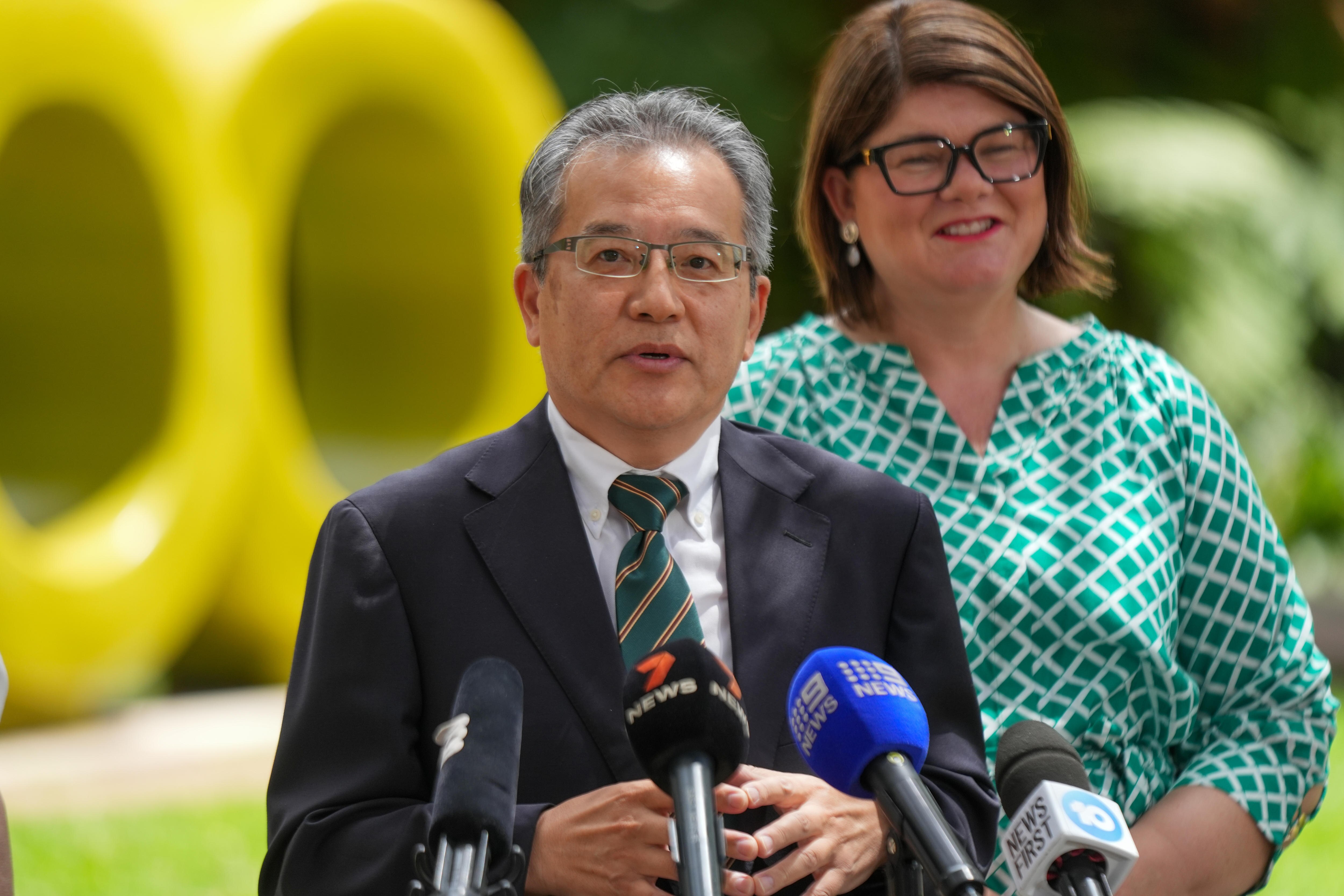 Chinese and SA politicians Li Dong and Zoe Bettison at a media conference.