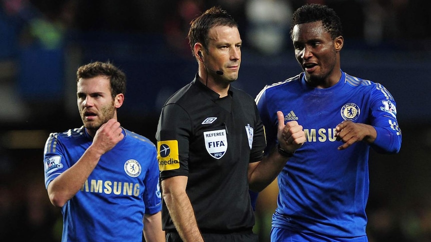 Clattenburg speaks with Mikel