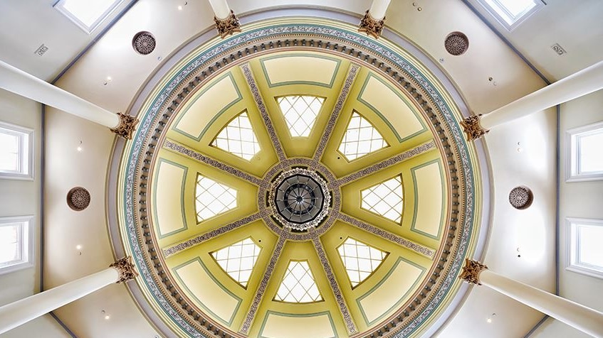 photo depicts the bendigo TAFE reading room circular ceiling which is yellow and has pillars leading up to it