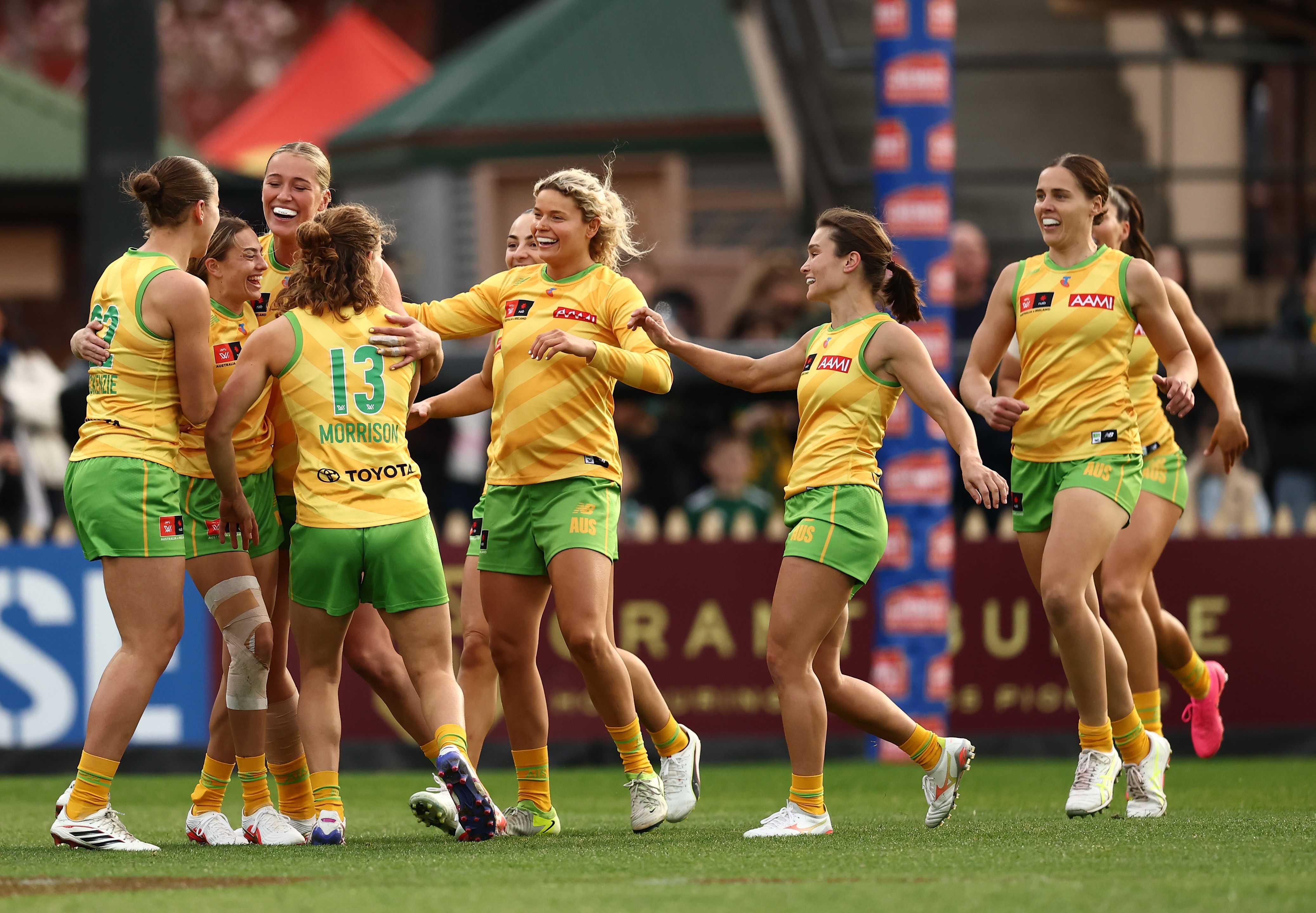 Live: Irish star hurt as Aussies turn up heat, Swan suffers horror injury